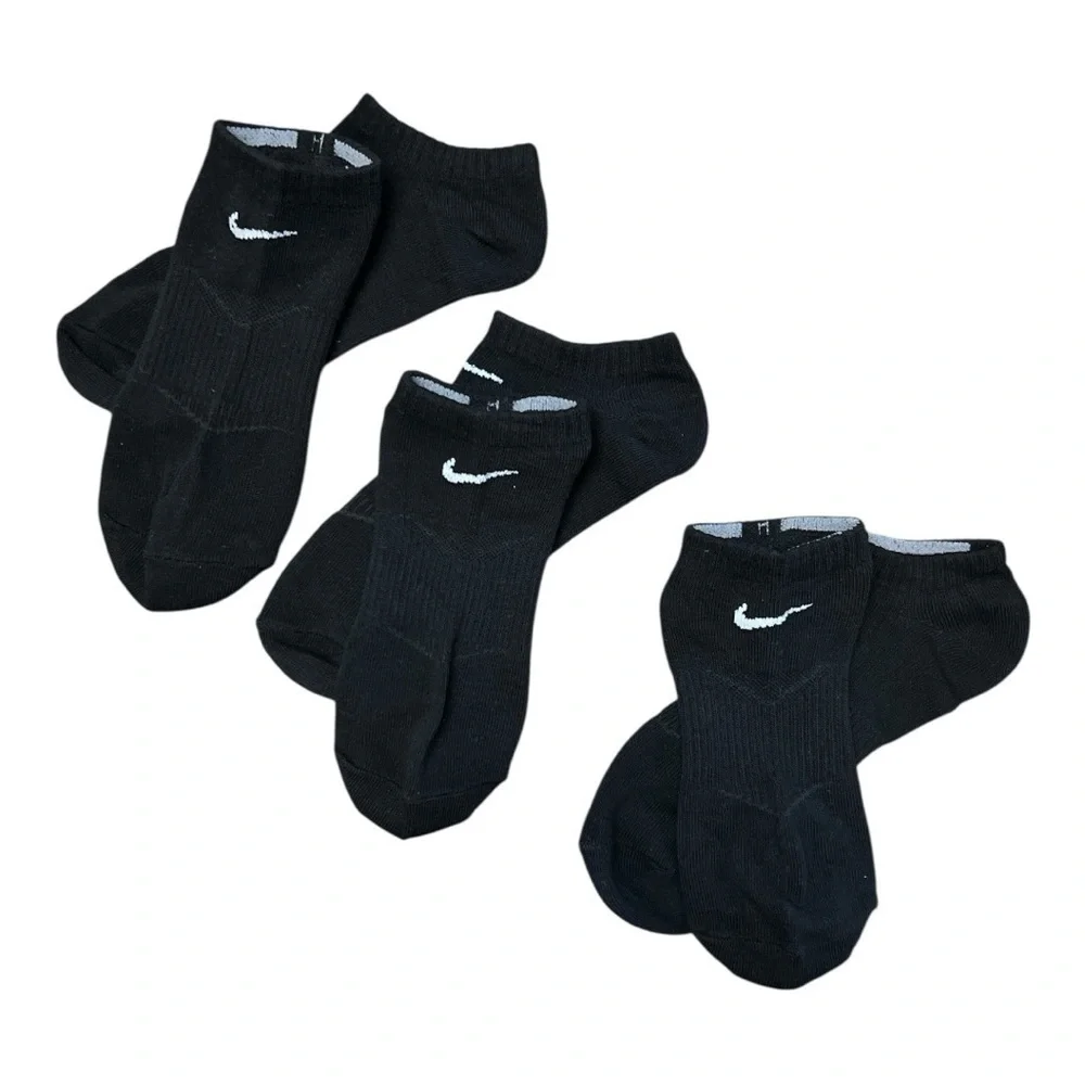 Nike Men’s Essentials Black and White No Show Ankle Socks Med